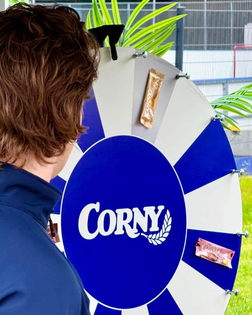 Cornyn onnenpyörä ja tuotepalkinnot ExtremeRun Vantaan brändiaktivoinnissa.